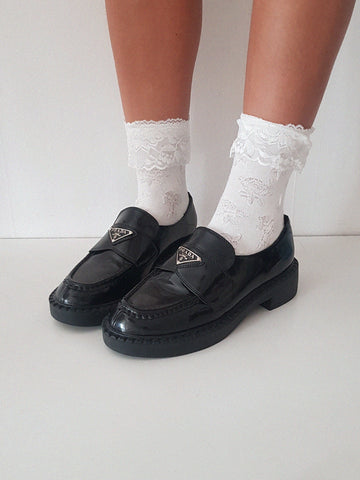 WHITE SOCKS //