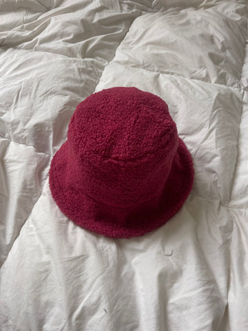 FLUFFY HAT // dark pink