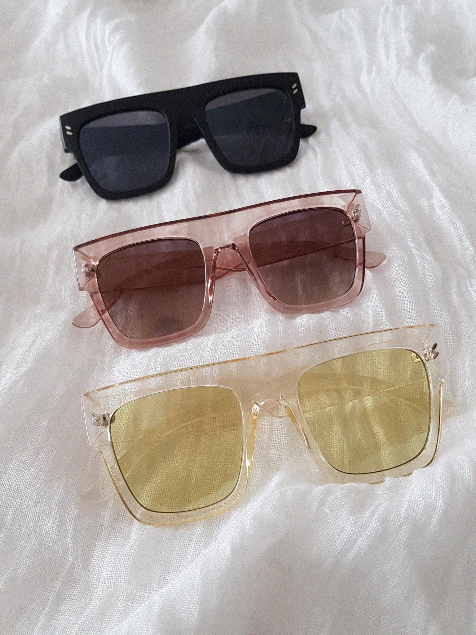 OVERSIZED SUNNIES